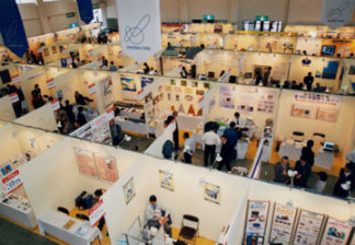 �e�N�m�t�F�A2002��